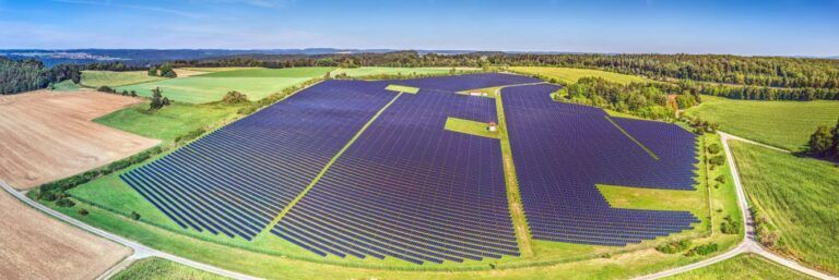Mantenimiento de parques solares: estrategias para reducir costes y mejorar la eficiencia