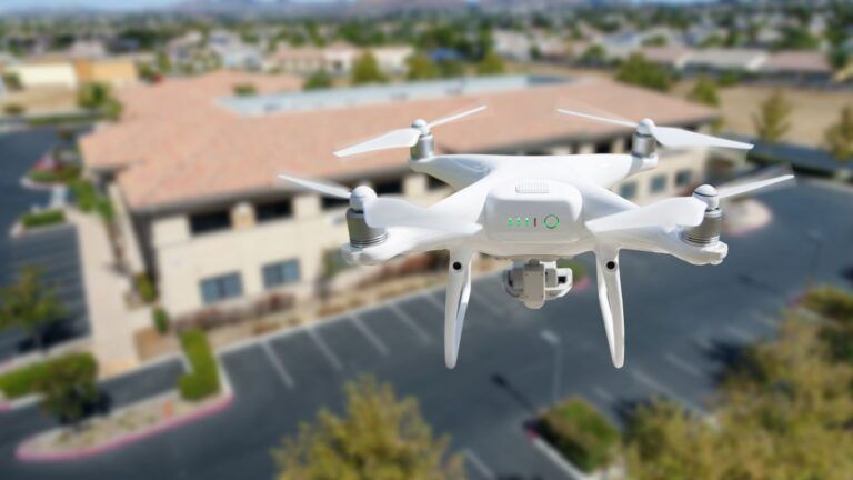 Conectores para la carga de drones y vehículos no tripulados: soluciones adaptadas a cada necesidad